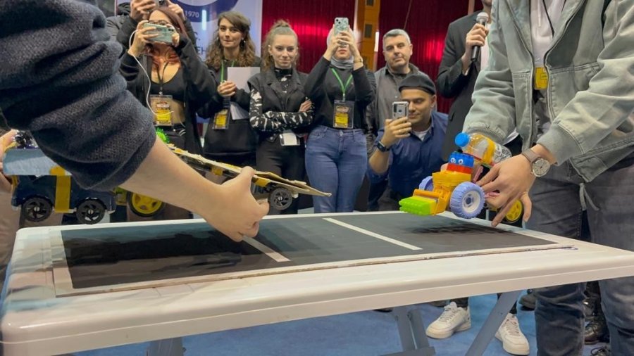 En “kötü” Olmak İçin Tasarlanan Robotlar Birincilik İçin Savaştı