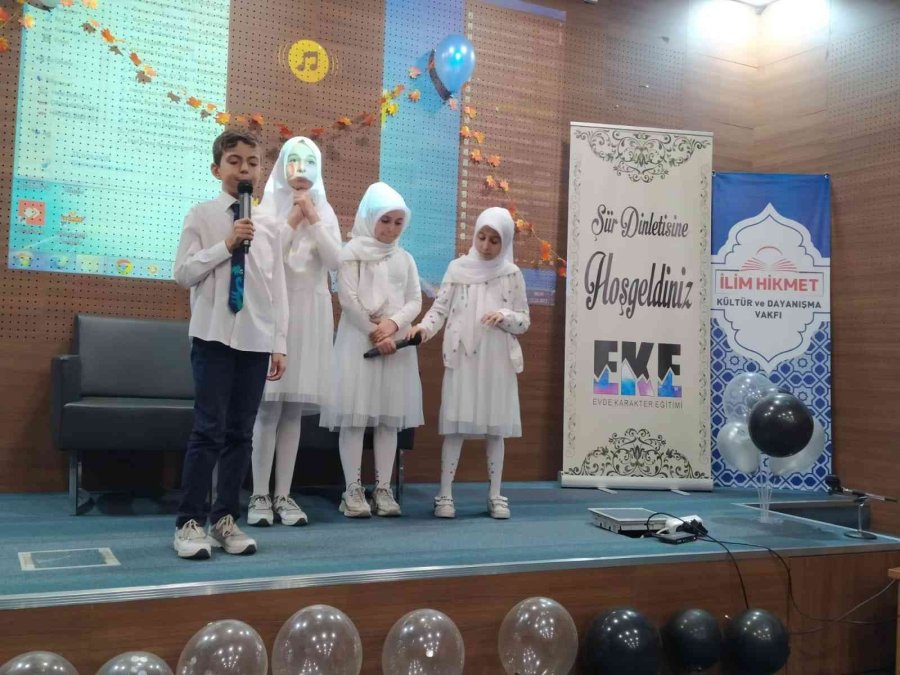 İlim Hikmet Vakfı Öğrencilerinden Duygulu Şiir Dinletisi