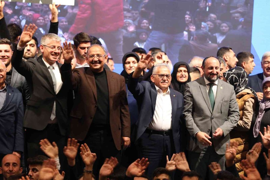 Büyükkılıç, Ak Parti Genişletilmiş İl Danışma Meclisi Toplantısına Katıldı