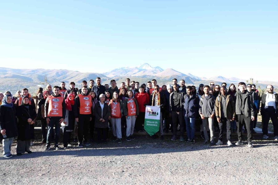 Başkan Büyükkılıç, Gençlik Meclisi Üyeleriyle Sabah Yürüyüşü Yaptı