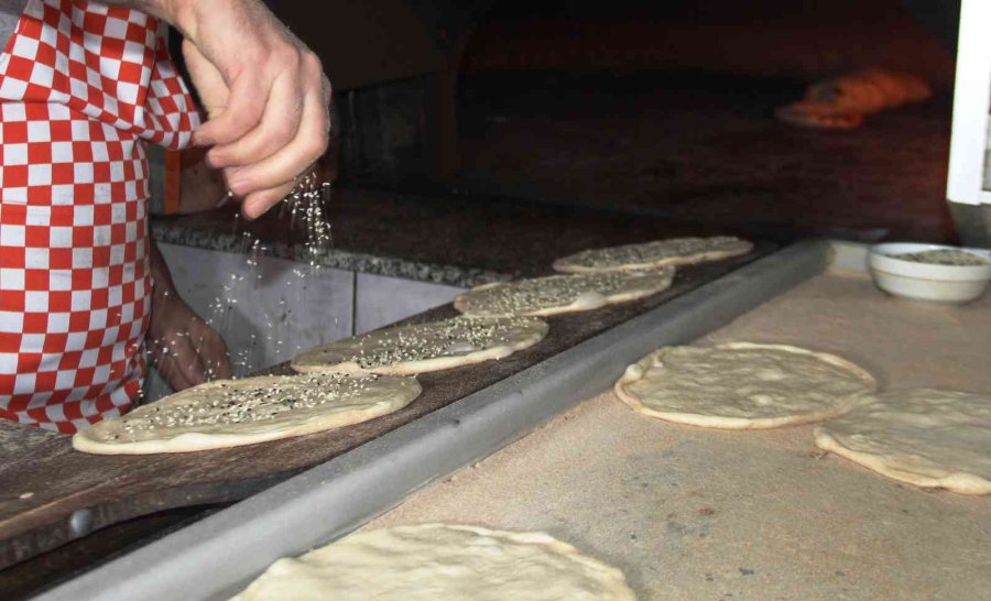 Osmanlı’dan Günümüze Uzanan Anadolu’nun Pizzası "yağ Somunu”