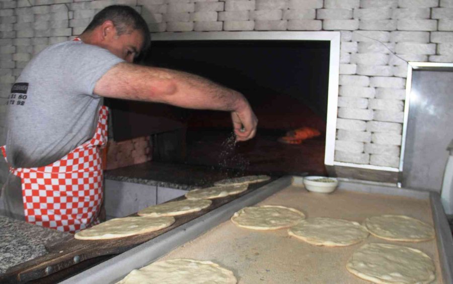 Osmanlı’dan Günümüze Uzanan Anadolu’nun Pizzası "yağ Somunu”
