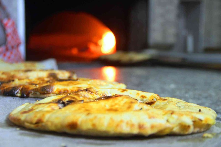 Osmanlı’dan Günümüze Uzanan Anadolu’nun Pizzası "yağ Somunu”