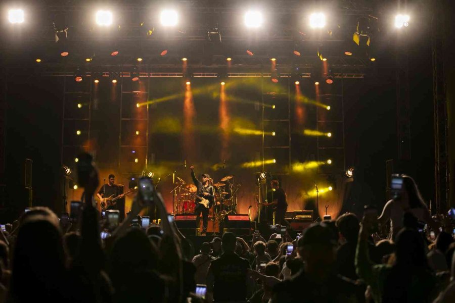 Mersin Gençlik Festivali ’duman Konseri’ İle Sona Erdi