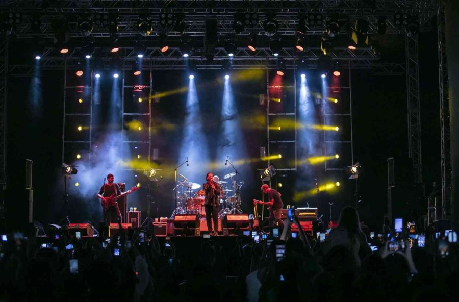 Mersin Gençlik Festivali ’duman Konseri’ İle Sona Erdi