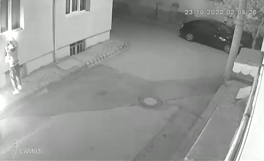 Alacak Verecek Meselesi Nedeniyle 2 Akrabasının Evlerini Ateşe Verdi