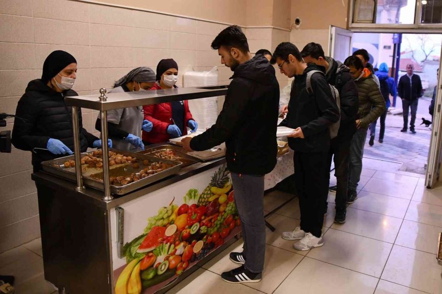 Öğrenciler Yemek Desteğinden Memnun