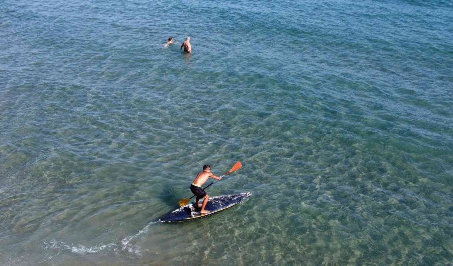 Kızkalesi’nde Sonbaharda Da Deniz Keyfi Sürüyor