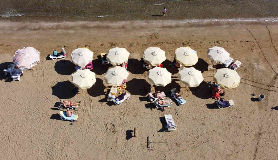 Kızkalesi’nde Sonbaharda Da Deniz Keyfi Sürüyor