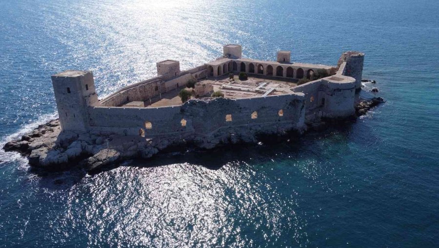 Kızkalesi’nde Sonbaharda Da Deniz Keyfi Sürüyor