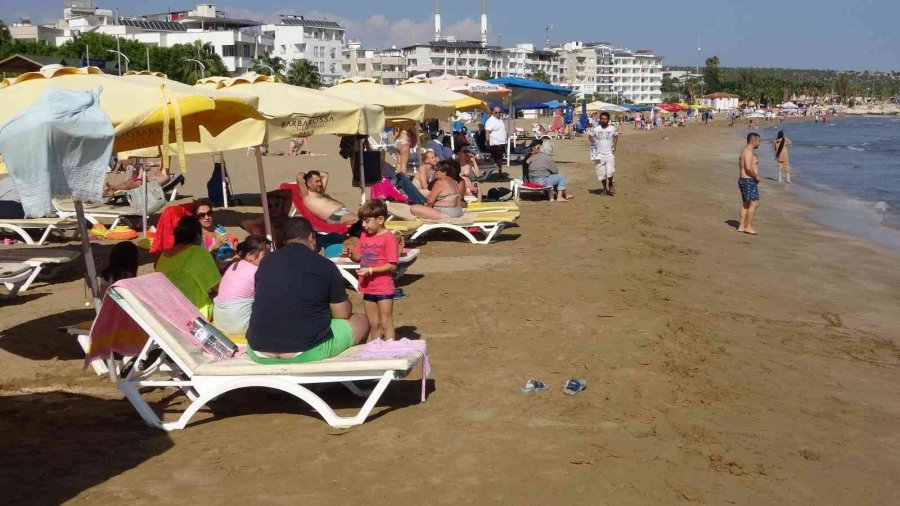 Kızkalesi’nde Sonbaharda Da Deniz Keyfi Sürüyor