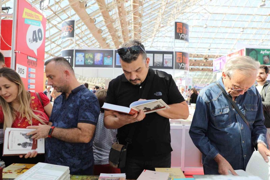 12. Antalya Kitap Fuarı Üç Günde Binlerce Ziyaretçi Ağırladı