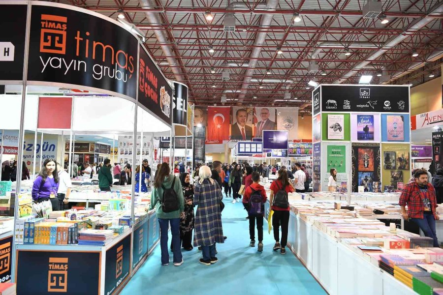 Kayseri Kitap Fuarı Rekorunu Tazeledi: 935 Bin Kişi Ziyaret Etti