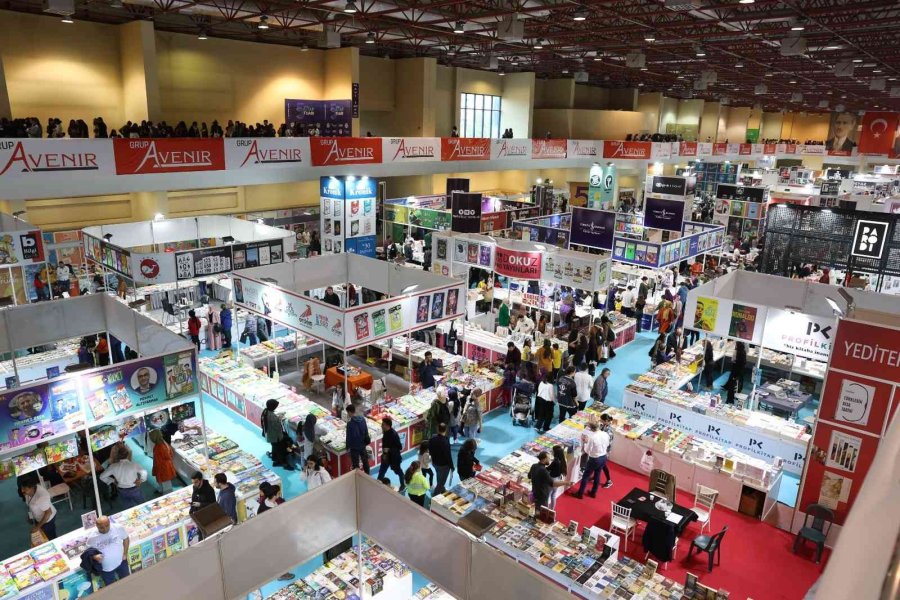 Kayseri Kitap Fuarı Rekorunu Tazeledi: 935 Bin Kişi Ziyaret Etti