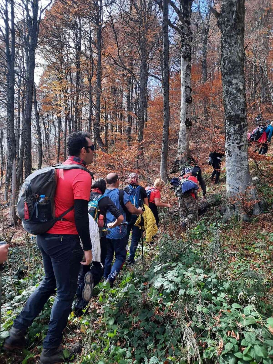 Doğa Tutkunları Domaniç’in Eşsiz Sonbahar Manzarasında Yürüdü