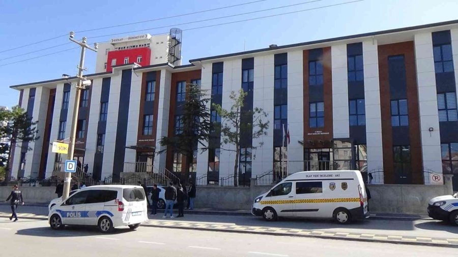 Karaman’da Hemşire Kuzenini Silahla Vuran Şahıs, Aynı Silahla Kendini Vurdu