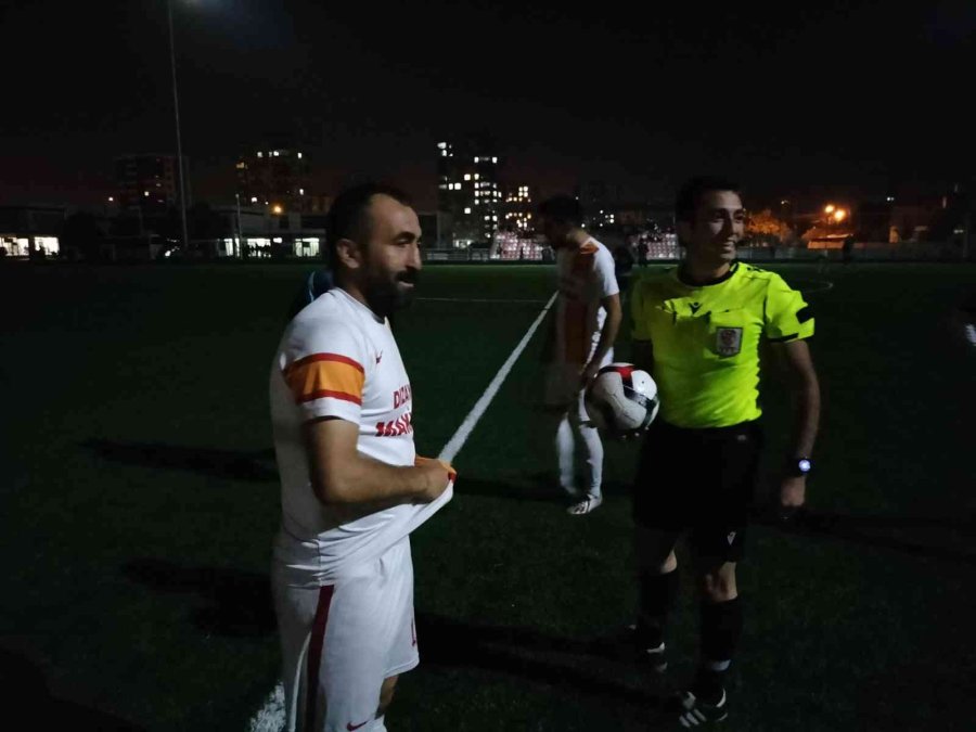 Sahada Elektrikler Gitti, Gece Maçları 15 Dakika Durdu