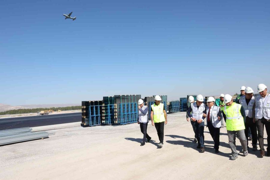 Başkan Büyükkılıç’tan Havalimanı İncelemesi