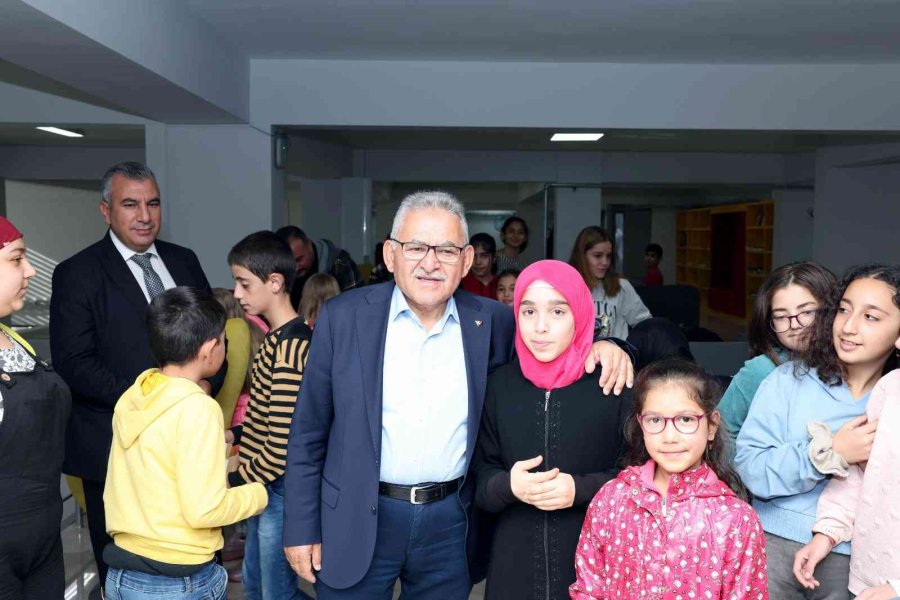 Başkan Büyükkılıç, Erkilet Kütüphanesi’nde Gençlerle Buluştu