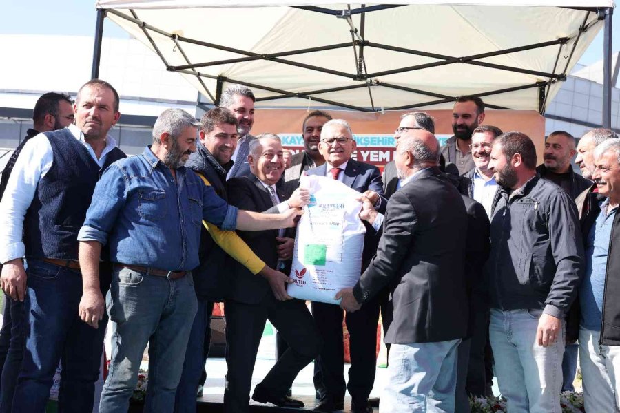 Başkan Büyükkılıç, Çiftçiye Bin 500 Ton Daha Tohum Dağıttı
