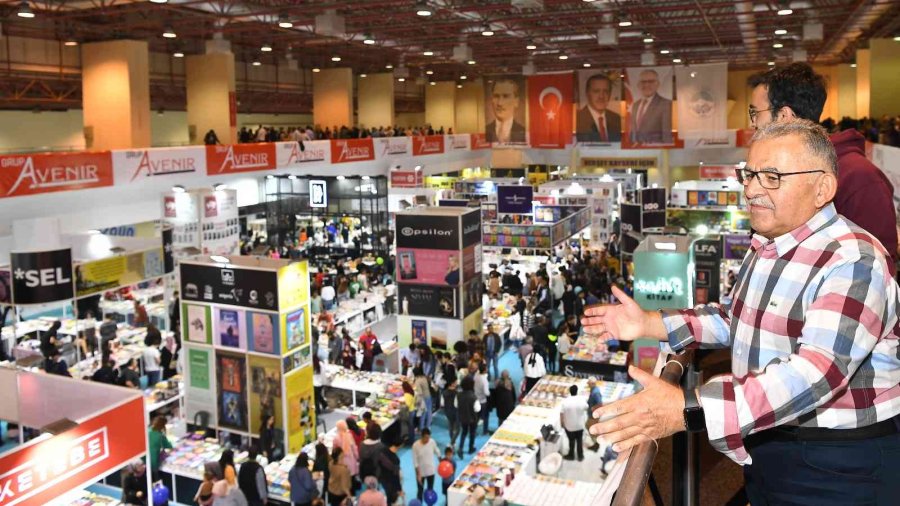 Kayseri Kitap Fuarı Rekorunu Tazeledi: 935 Bin Kişi Ziyaret Etti