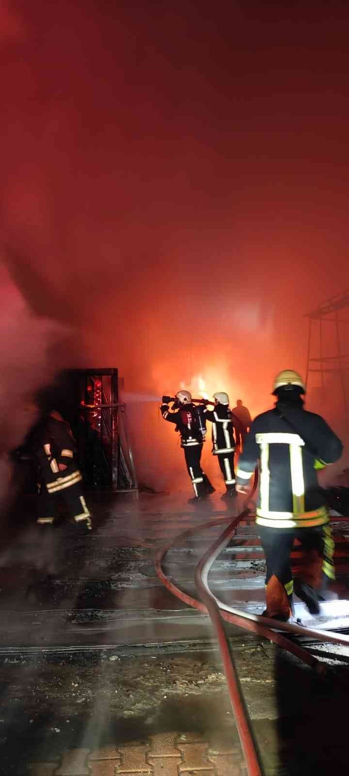 Çelik Kapı Fabrikasında Yangın