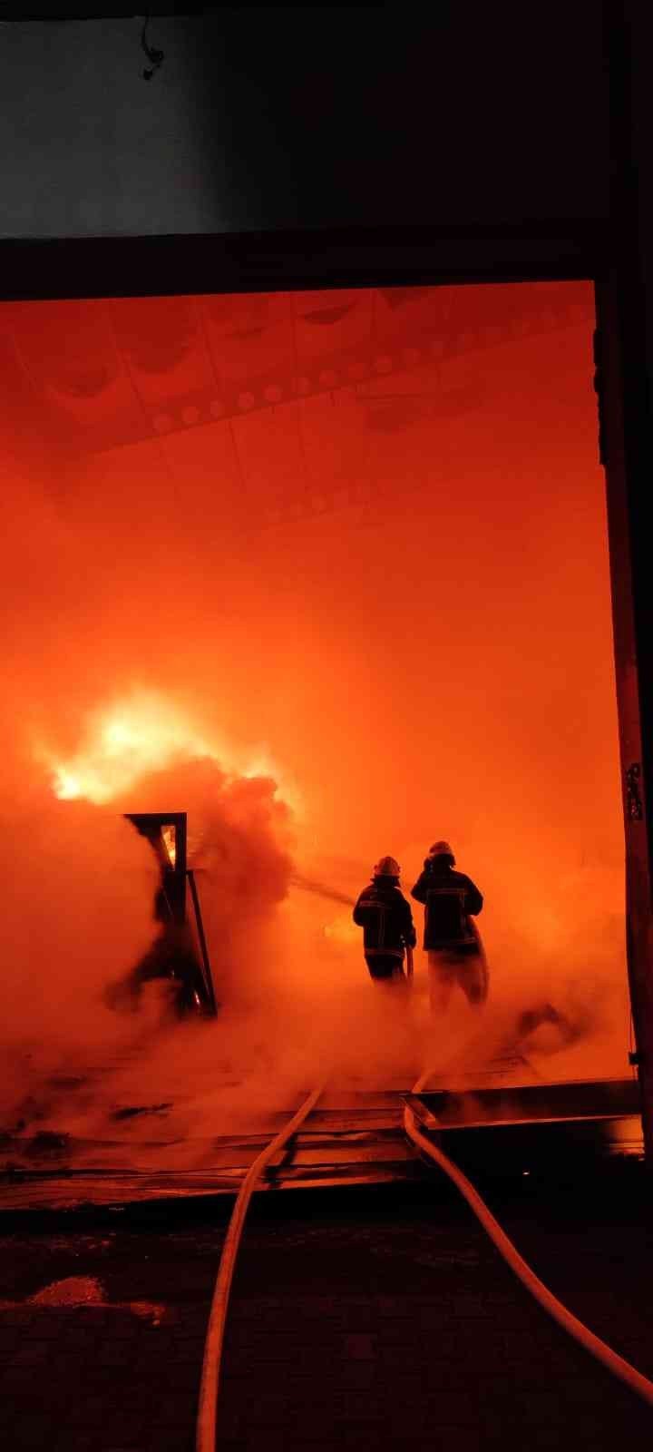 Çelik Kapı Fabrikasında Yangın