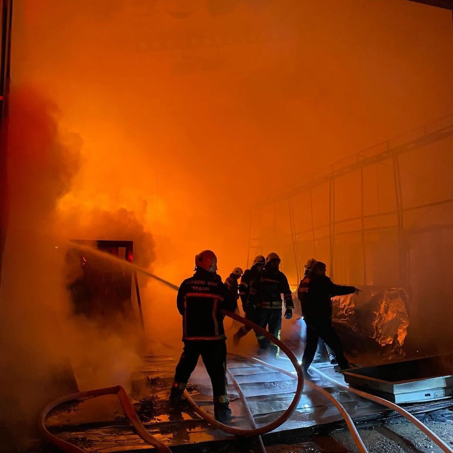 Çelik Kapı Fabrikasında Yangın