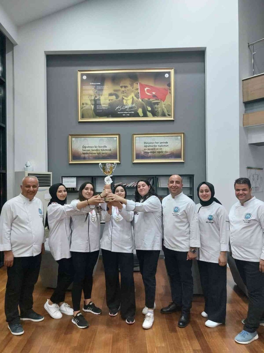 Kayü Aşçılık Programı Öğrencileri, Mersin’den Ödülle Döndü