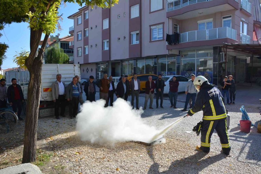 Mahalle Muhtarından 55 Vatandaşın Katılımıyla Yangın Tatbikatı