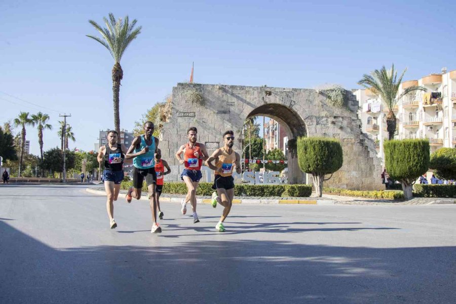 Tarsus Maratonu’nda 11 Bin 624 Kişi Koştu