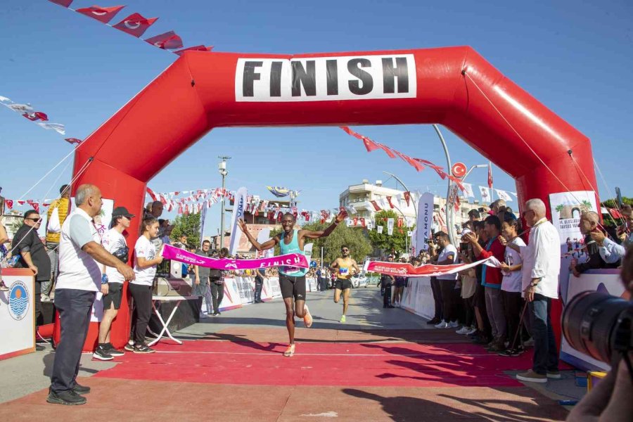 Seçer, 33 Numaralı Tişörtüyle ’halk Koşusu’na Katıldı