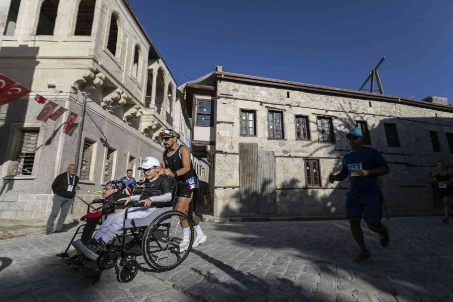 Seçer, 33 Numaralı Tişörtüyle ’halk Koşusu’na Katıldı