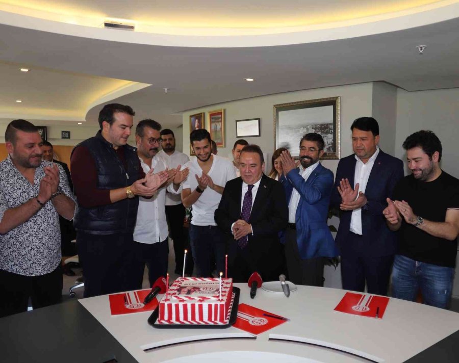 Antalyaspor’dan, Başkan Böcek’e Doğum Günü Kutlaması