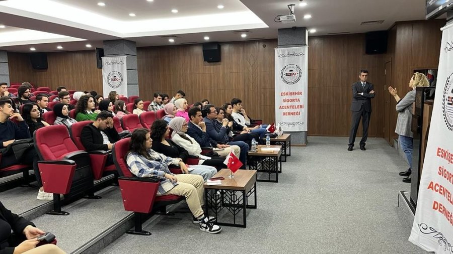 Bankacılık Ve Sigortacılık Bölümü Öğrencileri Sektör Temsilcileriyle Bir Araya Geldi