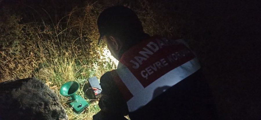 Aksaray Jandarması Kaçak Avcıların Akülü Ses Tuzağını Bozdu