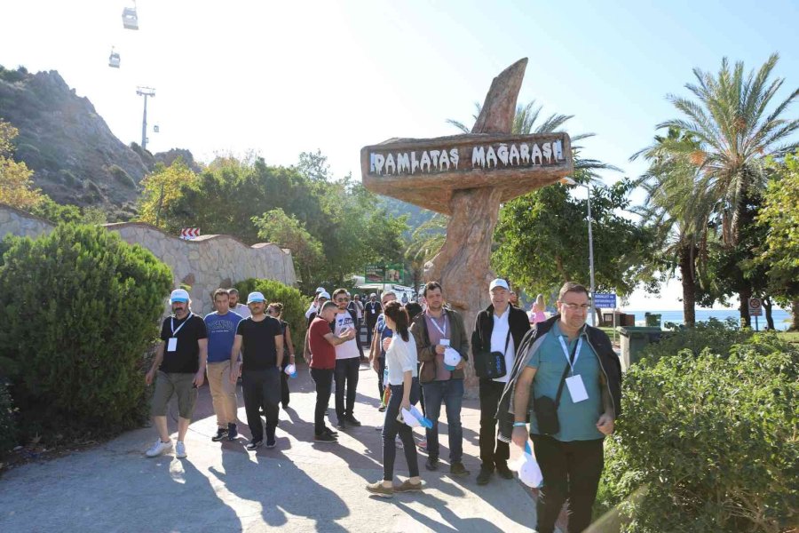 14. Uluslararası Dünya Dili Türkçe Sempozyumu Sona Erdi