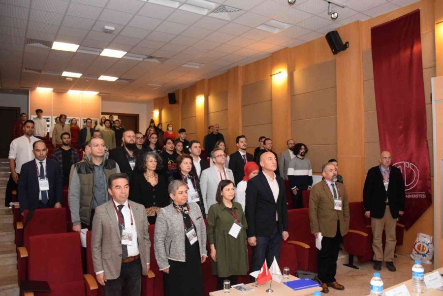 Edebiyat Fakültesinde “14.yüzyılda Haçlılar Ve Türkler Sempozyumu” Gerçekleştirildi