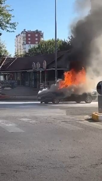 Seyir Halindeki Otomobil Alev Alev Yandı