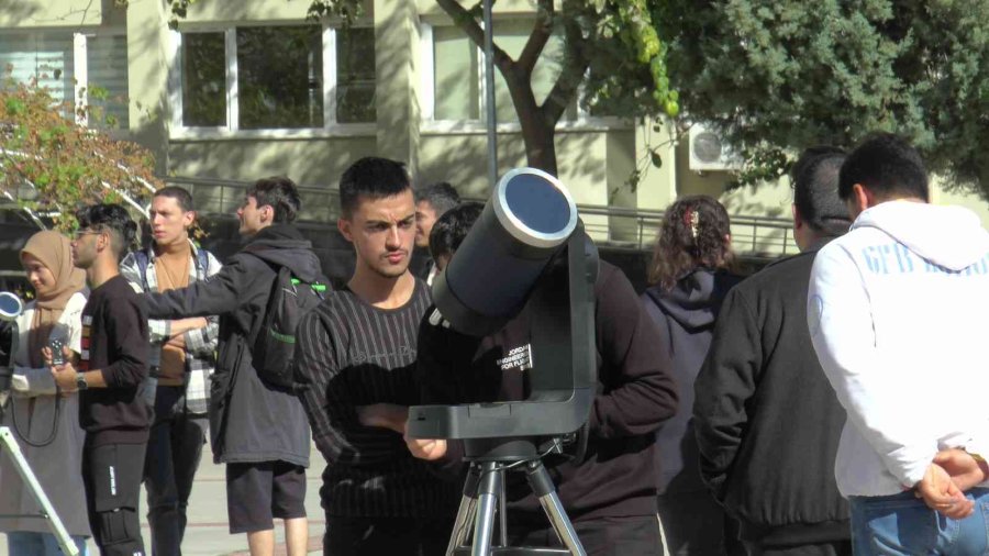 Parçalı Güneş Tutulması, Erü’de Teleskoplarla İzledi