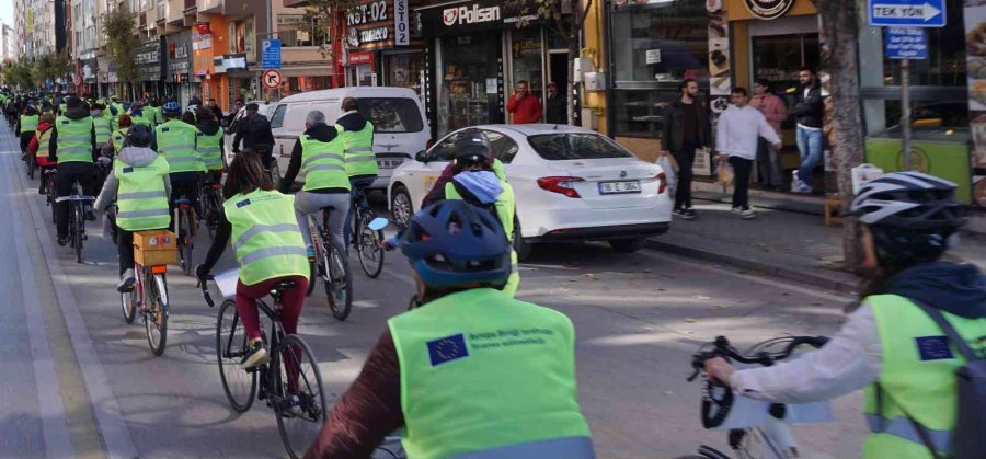 İklim Değişikliğine Dikkat Çekmek İçin Pedal Çevirdiler