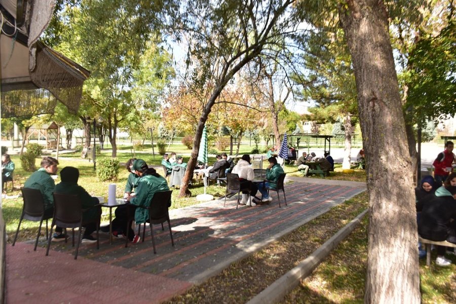 100 Öğrenci Yeşilay’ın Kampında Bir Araya Geldi