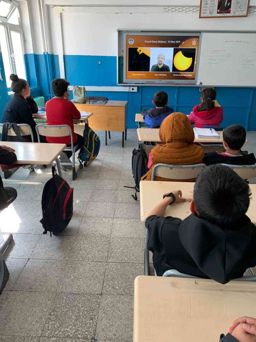 Kayseri Bilim Merkezi "güneş Tutulması" Heyecanını Canlı Yayınladı
