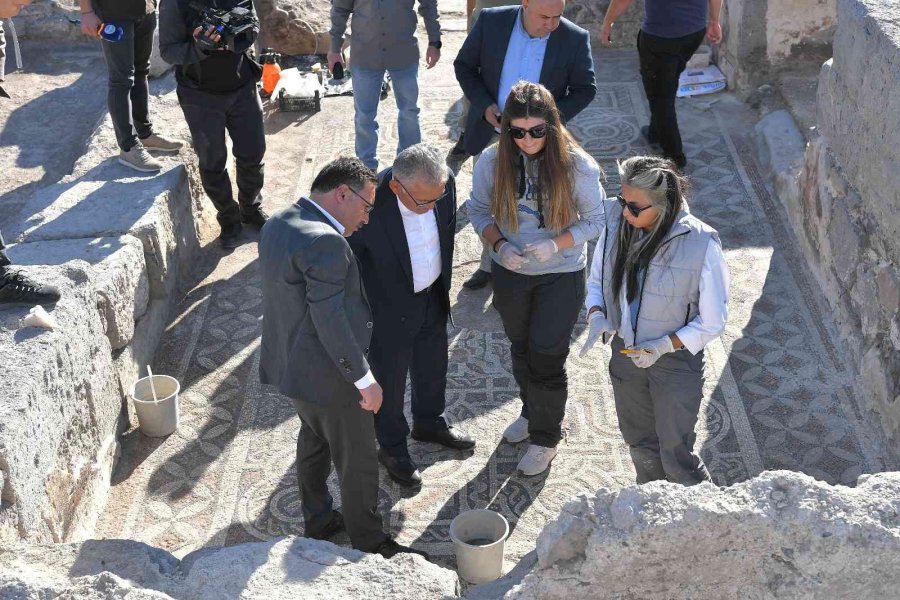 Geç Roma, Erken Bizans Döneminden Kalan Sağlam Mozaik Taban Döşemeler Gün Yüzüne Çıkıyor