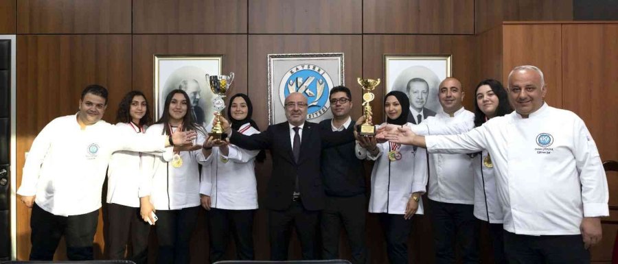 Kayü Rektörü, Mersin’den Ödülle Dönen Aşçılık Öğrencilerini Kabul Etti