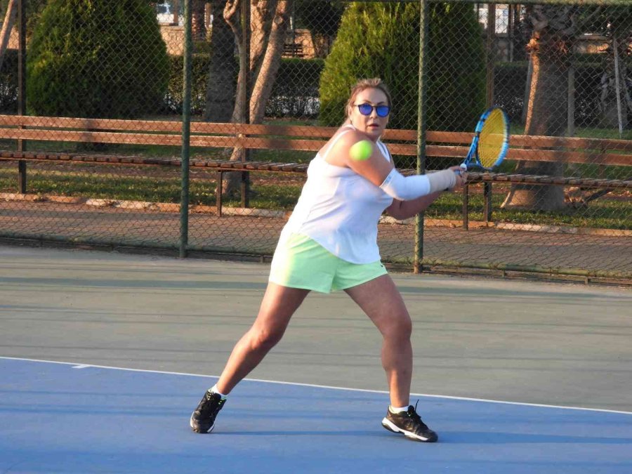 Kepez Kortlarında Cumhuriyet Turnuvası