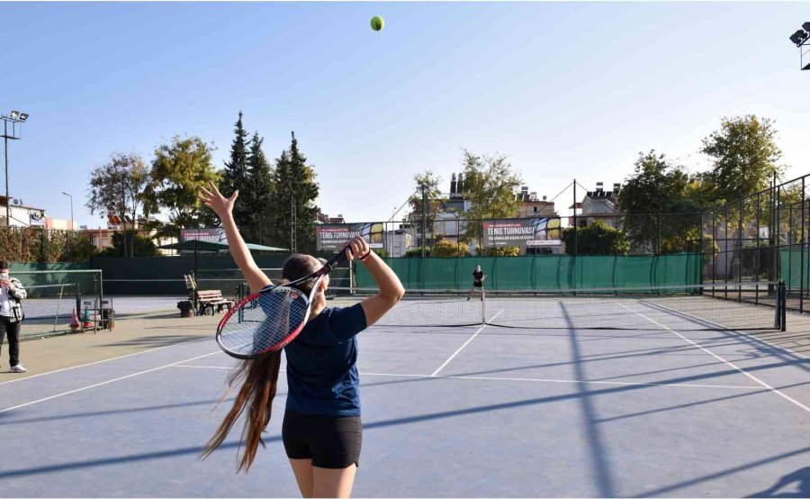 Kepez Kortlarında Cumhuriyet Turnuvası