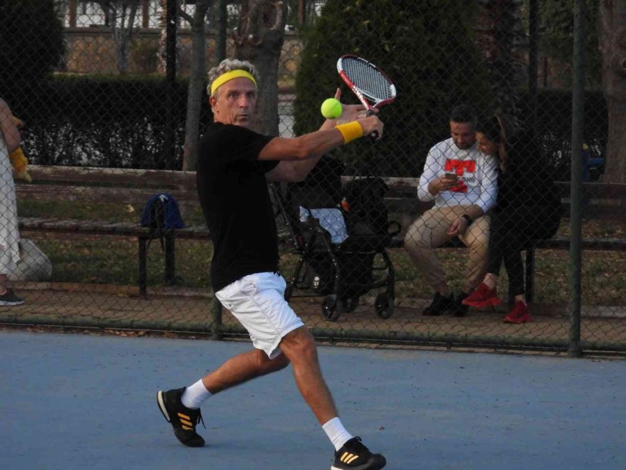 Kepez Kortlarında Cumhuriyet Turnuvası