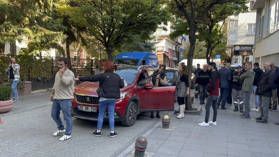 Tartışmayı Görüntüleyen İha Muhabirine Tehdit