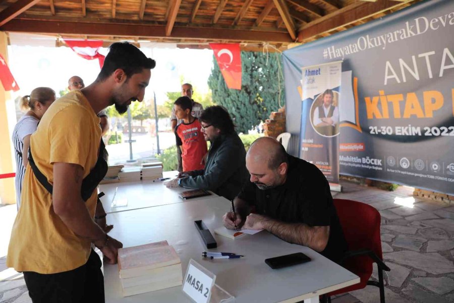 Antalya Kitap Fuarı’nın 5’nci Gününde Ziyaretçi Rekoru